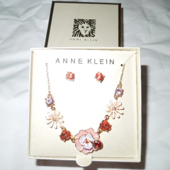 NWT Anne Klein Gold Tone Pink Crystal Set - Picture 1 of 7